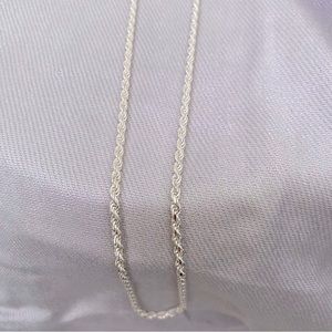 Beautiful Silver925 twist effect necklace. Size 26”